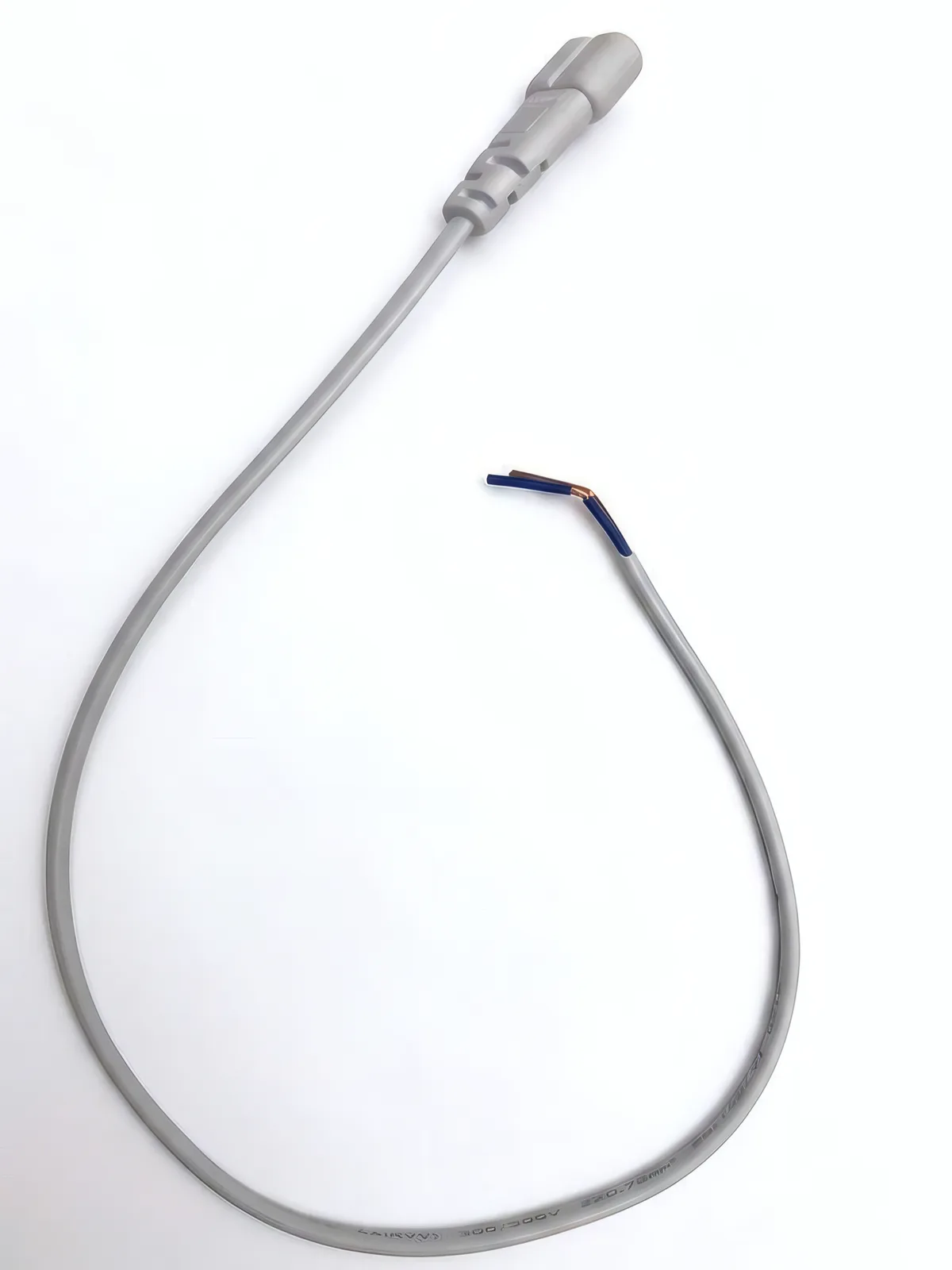 Plug and wire power lead for the linear LED system